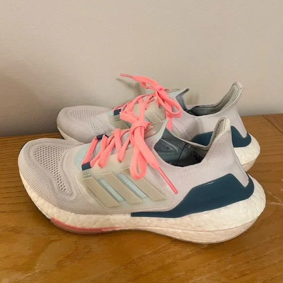 {Adidas} Ultraboost 22 Women’s Running Shoes - Picture 10 of 11